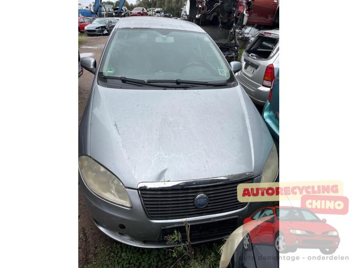 Używane Maska Fiat Croma (194) 1.9 D Multijet 16V Cena € 100,00 Procedura marży oferowane przez Autorecycling Chino B.V.