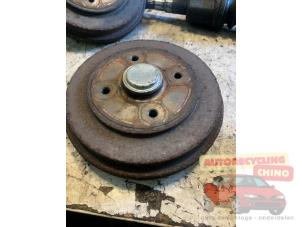 Begagnade Bakre bromstrumma Opel Agila (A) 1.2 16V Twin Port Pris € 20,00 Marginaltabell erbjuds av Autorecycling Chino B.V.
