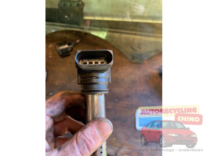 Usagé Broche bobine Volkswagen Touran (1T1/T2) 2.0 FSI 16V Prix € 20,00 Règlement à la marge proposé par Autorecycling Chino B.V.