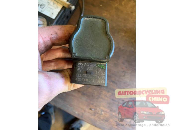 Usagé Broche bobine Volkswagen Touran (1T1/T2) 2.0 FSI 16V Prix € 20,00 Règlement à la marge proposé par Autorecycling Chino B.V.