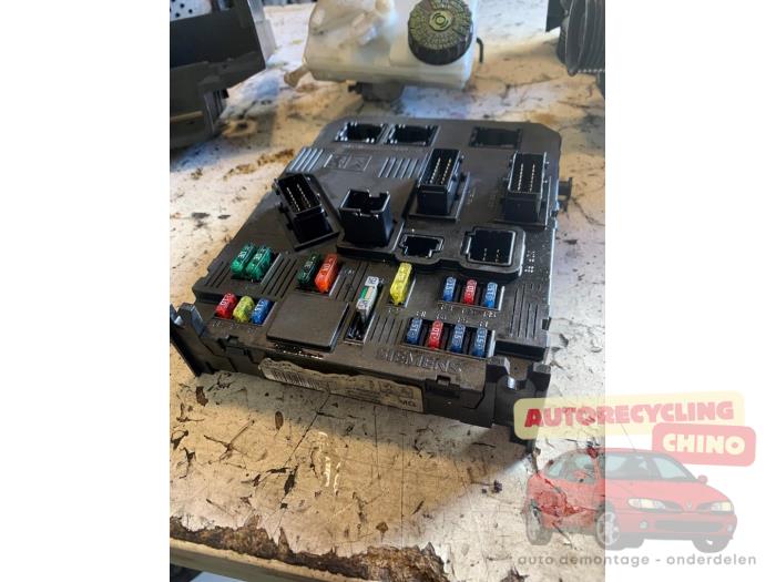 Gebrauchte Sicherungskasten Peugeot 206 (2A/C/H/J/S) 1.4 XR,XS,XT,Gentry Preis € 50,00 Margenregelung angeboten von Autorecycling Chino B.V.