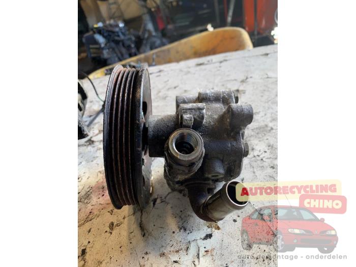Usagé Pompe de direction Volkswagen Passat Variant (3B6) 2.0 20V Prix € 25,00 Règlement à la marge proposé par Autorecycling Chino B.V.