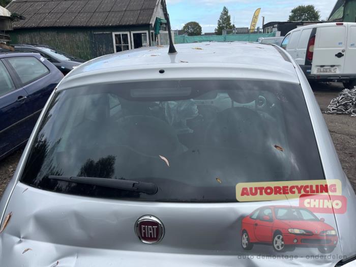 Usados Ventanilla detrás Fiat 500 (312) 1.4 16V Precio € 120,00 Norma de margen ofrecido por Autorecycling Chino B.V.