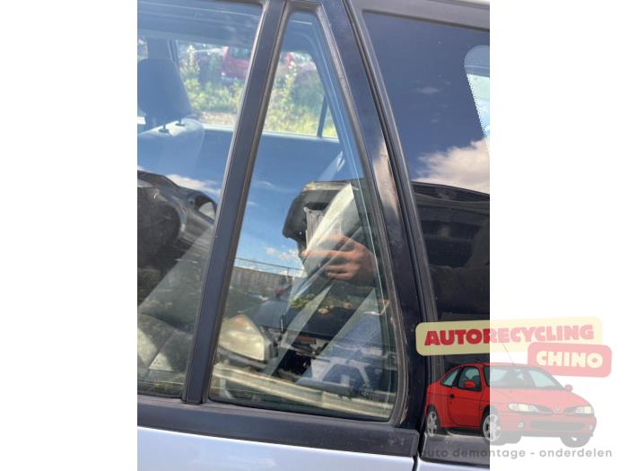 Usados Ventanilla triangular izquierda detrás Mitsubishi Lancer Wagon (CS/CT) 1.6 16V Precio € 50,00 Norma de margen ofrecido por Autorecycling Chino B.V.