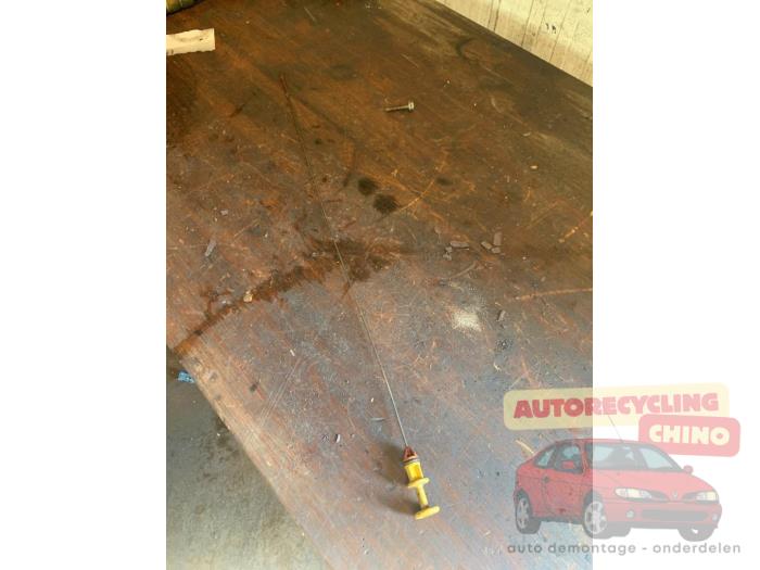 Gebrauchte Ölmessstab Peugeot 207 SW (WE/WU) 1.6 16V VTRi Preis € 15,00 Margenregelung angeboten von Autorecycling Chino B.V.