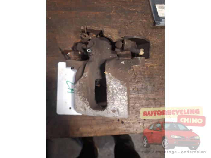 Gebrauchte Bremszange links hinten Toyota Auris (E15) 2.0 D-4D-F 16V Preis € 40,00 Margenregelung angeboten von Autorecycling Chino B.V.