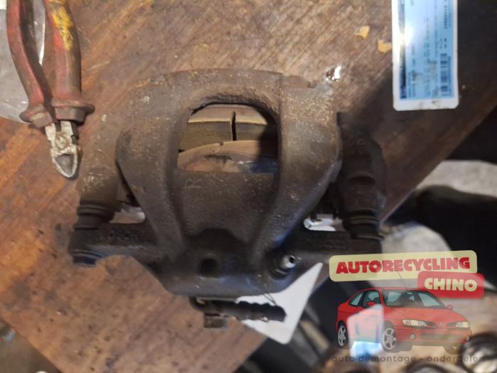 Gebrauchte Bremszange rechts vorne Toyota Auris (E15) 2.0 D-4D-F 16V Preis € 40,00 Margenregelung angeboten von Autorecycling Chino B.V.
