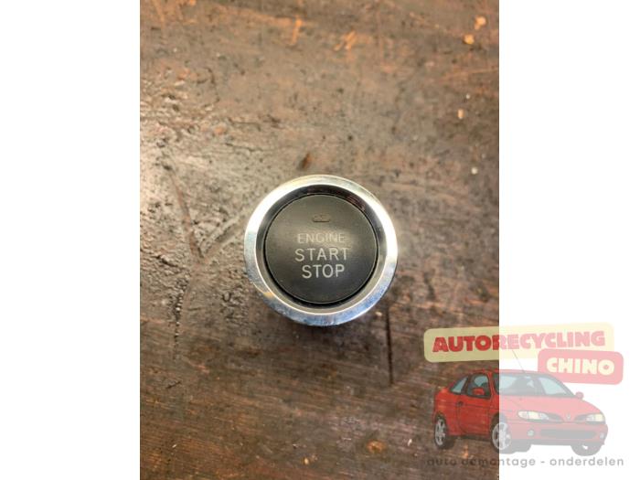 Usagé Commande start/stop Toyota Auris (E15) 2.0 D-4D-F 16V Prix € 25,00 Règlement à la marge proposé par Autorecycling Chino B.V.