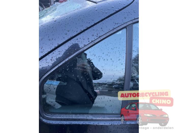 Usados Ventanilla triangular derecha detrás Volkswagen Bora (1J2) 1.9 TDI 100 Precio € 50,00 Norma de margen ofrecido por Autorecycling Chino B.V.
