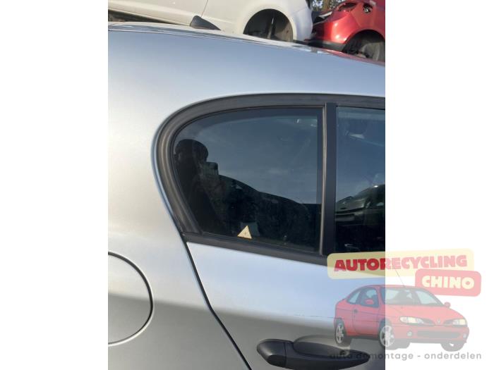 Usados Ventanilla triangular derecha detrás BMW 1 serie (E87/87N) 116i 1.6 16V Precio € 75,00 Norma de margen ofrecido por Autorecycling Chino B.V.