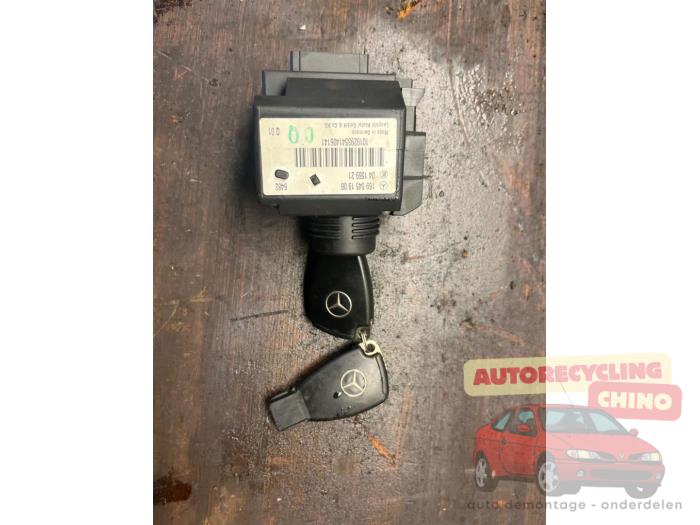 Używane Stacyjka + Kluczyk Mercedes B (W245) 2.0 B-180 CDI 16V Cena € 50,00 Procedura marży oferowane przez Autorecycling Chino B.V.