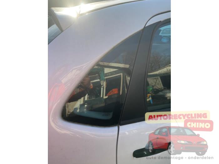 Usados Ventanilla triangular derecha detrás Citroen C3 (FC/FL/FT) 1.4 HDi Precio € 50,00 Norma de margen ofrecido por Autorecycling Chino B.V.