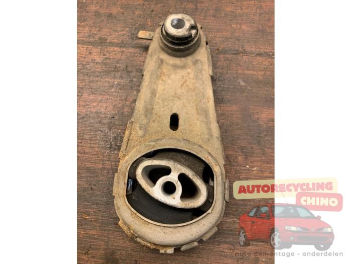 Usagé Support moteur Renault Megane III Grandtour (KZ) 1.2 16V TCE 115 Prix € 25,00 Règlement à la marge proposé par Autorecycling Chino B.V.