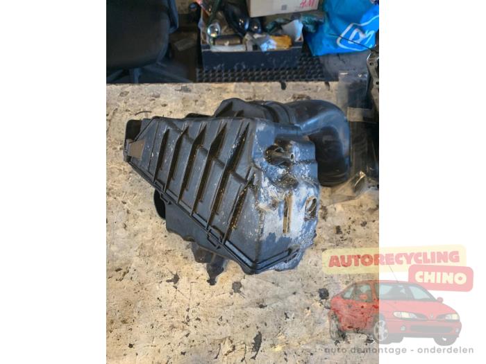 Begagnade Luftfilter Renault Megane III Grandtour (KZ) 1.2 16V TCE 115 Pris € 40,00 Marginaltabell erbjuds av Autorecycling Chino B.V.