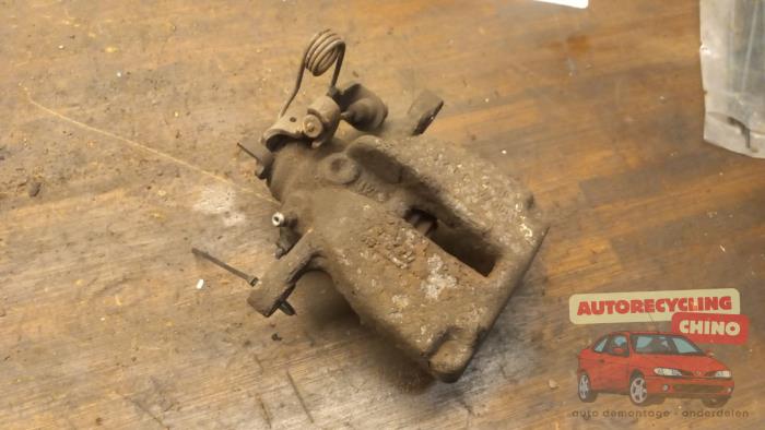 Gebrauchte Bremszange links hinten Peugeot Expert (G9) 2.0 HDi 120 Preis € 50,00 Margenregelung angeboten von Autorecycling Chino B.V.
