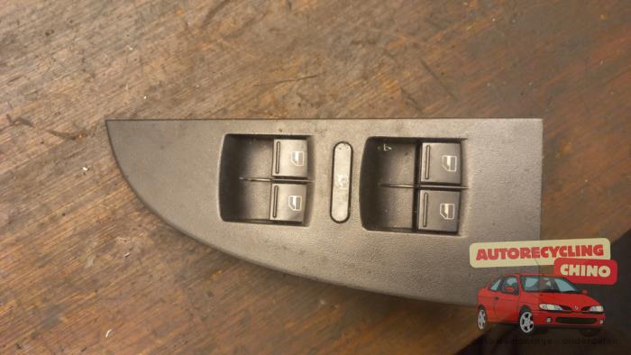 Usados Interruptor combinado de ventanillas Seat Leon (1P1) 1.6 Precio € 25,00 Norma de margen ofrecido por Autorecycling Chino B.V.