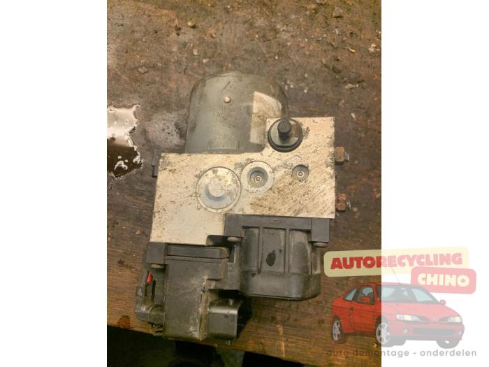 Begagnade ABS-pump Subaru Forester (SF) 2.0 16V Pris € 80,00 Marginaltabell erbjuds av Autorecycling Chino B.V.