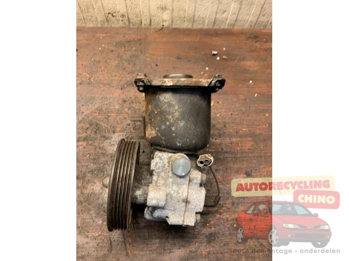 Usagé Pompe de direction Subaru Forester (SF) 2.0 16V Prix € 50,00 Règlement à la marge proposé par Autorecycling Chino B.V.