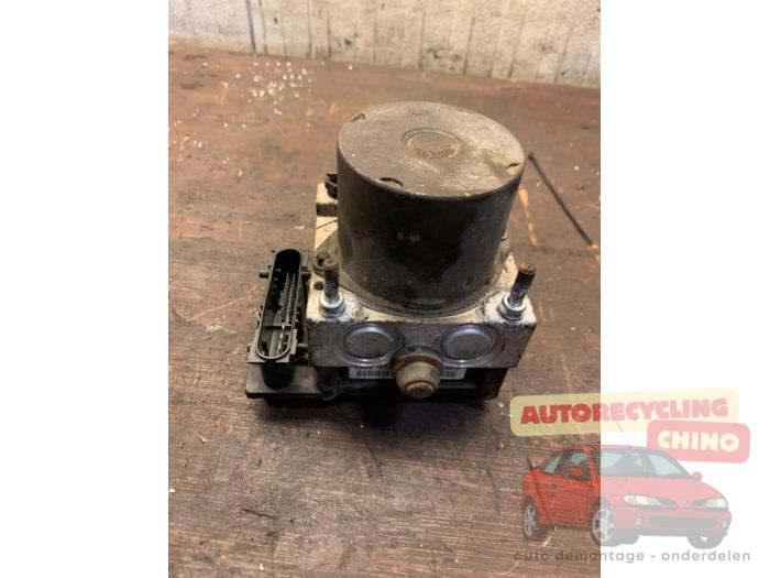 Begagnade ABS-pump Hyundai i30 (FD) 1.6 CRDi 16V VGT HP Pris € 75,00 Marginaltabell erbjuds av Autorecycling Chino B.V.