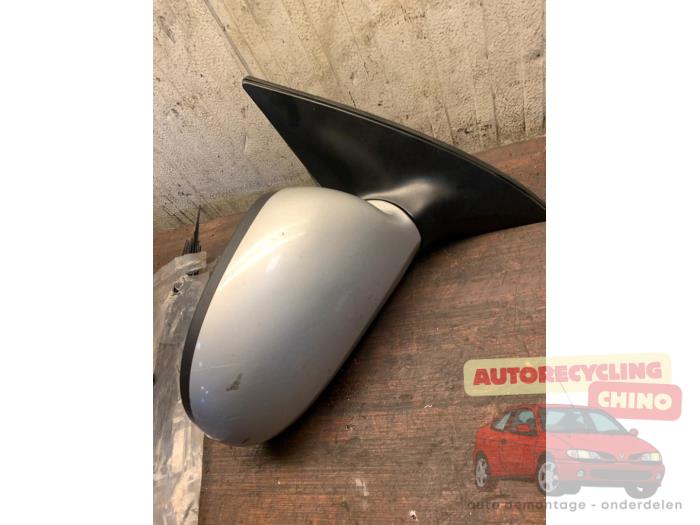 Usados Retrovisor externo derecha Hyundai i30 (FD) 1.6 CRDi 16V VGT HP Precio € 50,00 Norma de margen ofrecido por Autorecycling Chino B.V.