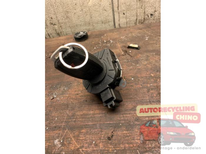 Używane Stacyjka + Kluczyk Volvo C30 (EK/MK) 1.6 D 16V Cena € 50,00 Procedura marży oferowane przez Autorecycling Chino B.V.