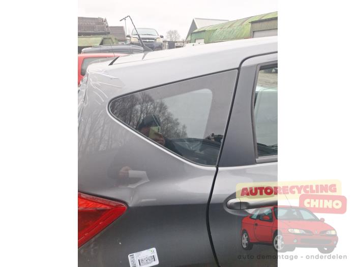 Usados Ventanilla triangular derecha detrás Nissan Note (E12) 1.2 68 Precio € 75,00 Norma de margen ofrecido por Autorecycling Chino B.V.