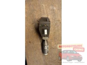 Usagé Commutateur essuie-glace Smart Fortwo Coupé (451.3) 0.8 CDI Prix € 20,00 Règlement à la marge proposé par Autorecycling Chino B.V.