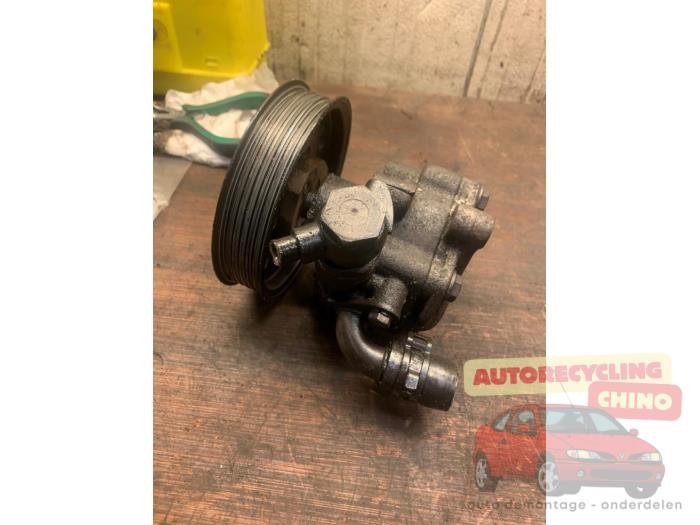 Usagé Pompe de direction Volkswagen Caddy III (2KA,2KH,2CA,2CH) 2.0 SDI Prix € 35,00 Règlement à la marge proposé par Autorecycling Chino B.V.