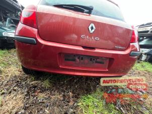 Begagnade Bakre stötfångare Renault Clio III (BR/CR) 1.6 16V Pris € 75,00 Marginaltabell erbjuds av Autorecycling Chino B.V.
