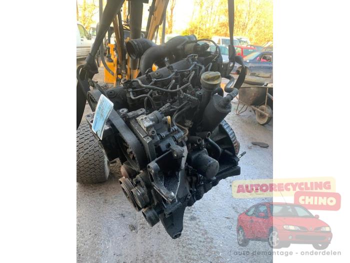 Używane Silnik Renault Trafic New (FL) 1.9 dCi 100 16V Cena € 900,00 Procedura marży oferowane przez Autorecycling Chino B.V.