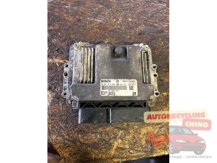 Used Engine management computer Opel Astra H SW (L35) 1.9 CDTi 100 Price € 100,00 Margin scheme offered by Autorecycling Chino B.V.