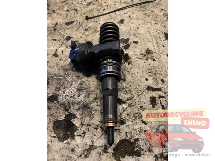 Usagé Injecteurs Volkswagen Caddy III (2KA,2KH,2CA,2CH) 2.0 SDI Prix € 100,00 Règlement à la marge proposé par Autorecycling Chino B.V.