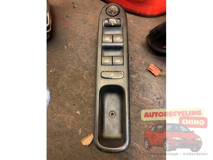 Usados Interruptor de ventanilla eléctrica Peugeot 307 SW (3H) 1.6 16V Precio € 45,00 Norma de margen ofrecido por Autorecycling Chino B.V.