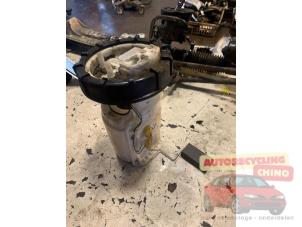 Benzinpumpe van een Volkswagen Golf IV (1J1) 1.6 16V 2003