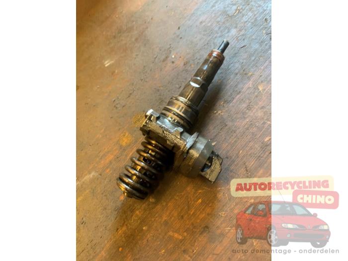 Usagé Injecteurs Volkswagen Caddy III (2KA,2KH,2CA,2CH) 2.0 SDI Prix € 120,00 Règlement à la marge proposé par Autorecycling Chino B.V.