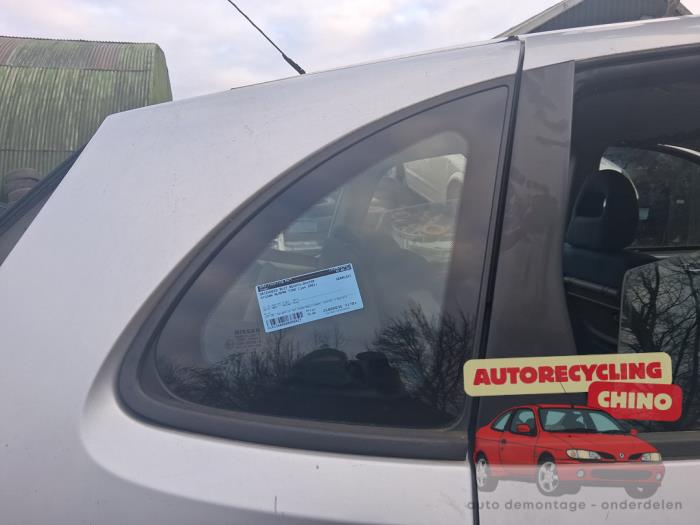 Usados Ventanilla triangular derecha detrás Nissan Almera Tino (V10M) 1.8 16V Precio € 75,00 Norma de margen ofrecido por Autorecycling Chino B.V.