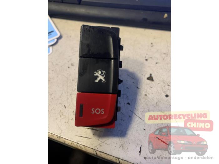 Używane Przycisk SOS Peugeot 508 SW (8E/8U) 1.6 HDiF 16V Cena € 25,00 Procedura marży oferowane przez Autorecycling Chino B.V.