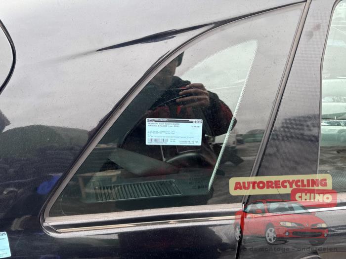 Usados Ventanilla triangular derecha detrás Mercedes B (W245) 1.5 B-150 16V Precio € 50,00 Norma de margen ofrecido por Autorecycling Chino B.V.