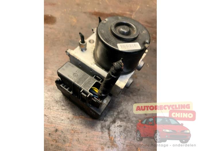 Usagé Pompe ABS Mazda 5 (CR19) 1.8i 16V Prix € 75,00 Règlement à la marge proposé par Autorecycling Chino B.V.