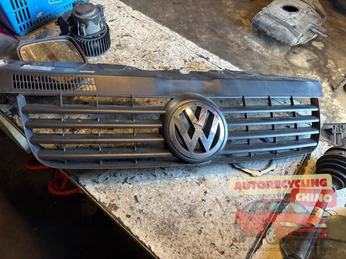 Begagnade Grill Volkswagen Transporter T5 1.9 TDi Pris € 35,00 Marginaltabell erbjuds av Autorecycling Chino B.V.