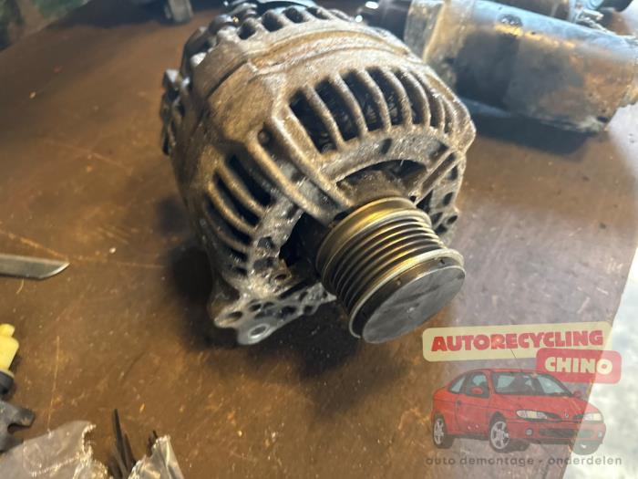 Gebrauchte Dynamo Volkswagen Transporter T5 1.9 TDi Preis € 75,00 Margenregelung angeboten von Autorecycling Chino B.V.