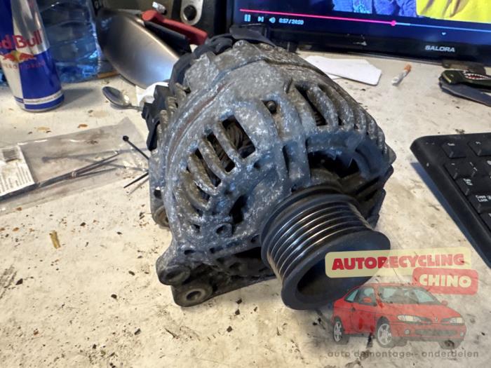 Begagnade Dynamo Seat Leon (1M1) 1.6 16V Pris € 35,00 Marginaltabell erbjuds av Autorecycling Chino B.V.
