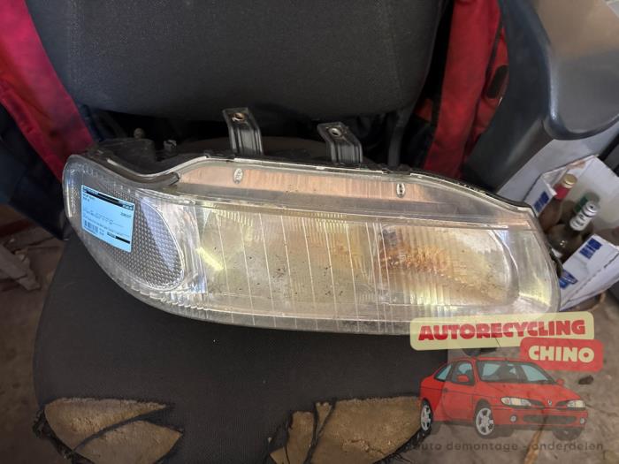 Używane Reflektor prawy Rover 45 Cena € 25,00 Procedura marży oferowane przez Autorecycling Chino B.V.