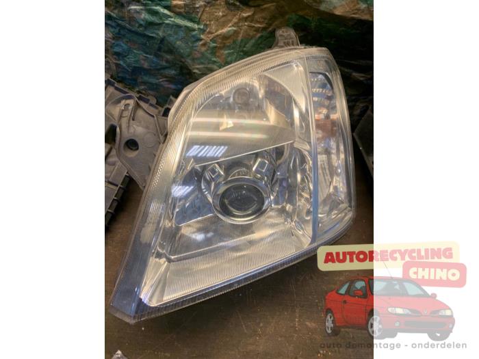 Używane Reflektor lewy Opel Meriva (A) 1.6 16V Cena € 140,00 Procedura marży oferowane przez Autorecycling Chino B.V.