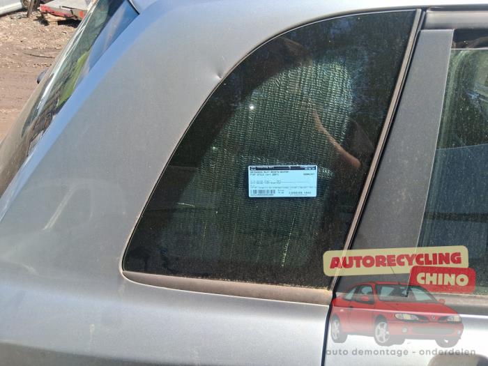 Usados Ventanilla triangular derecha detrás Fiat Stilo (192A/B) 1.6 16V Precio € 75,00 Norma de margen ofrecido por Autorecycling Chino B.V.