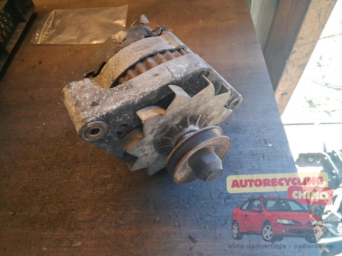 Begagnade Dynamo Renault Express/Rapid/Extra 1.1 Pris € 100,00 Marginaltabell erbjuds av Autorecycling Chino B.V.