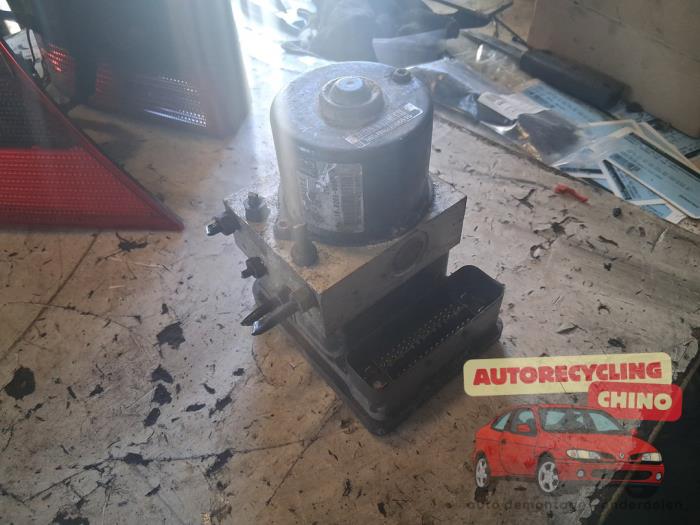 Gebrauchte ABS Pumpe Volkswagen Golf IV (1J1) 1.6 Preis € 35,00 Margenregelung angeboten von Autorecycling Chino B.V.