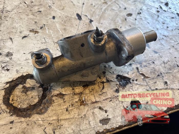 Used Master cylinder Renault Twingo II (CN) 1.5 dCi 90 FAP Price € 20,00 Margin scheme offered by Autorecycling Chino B.V.