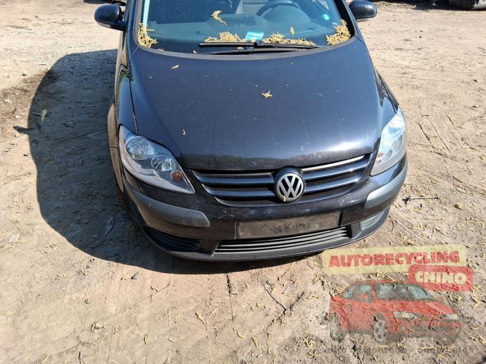 Używane Panel przedni Volkswagen Golf Plus (5M1/1KP) 1.9 TDI 105 Cena € 150,00 Procedura marży oferowane przez Autorecycling Chino B.V.