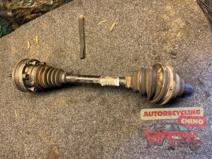Gebrauchte Antriebswelle links vorne Volkswagen Golf V (1K1) 1.4 GT 16V Preis € 50,00 Margenregelung angeboten von Autorecycling Chino B.V.